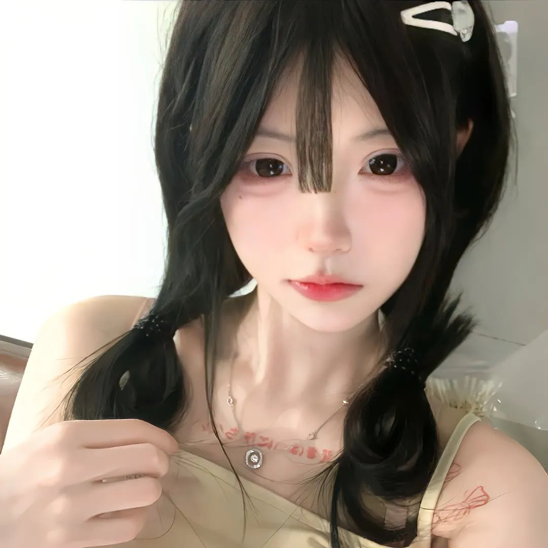 微笑的苹吉